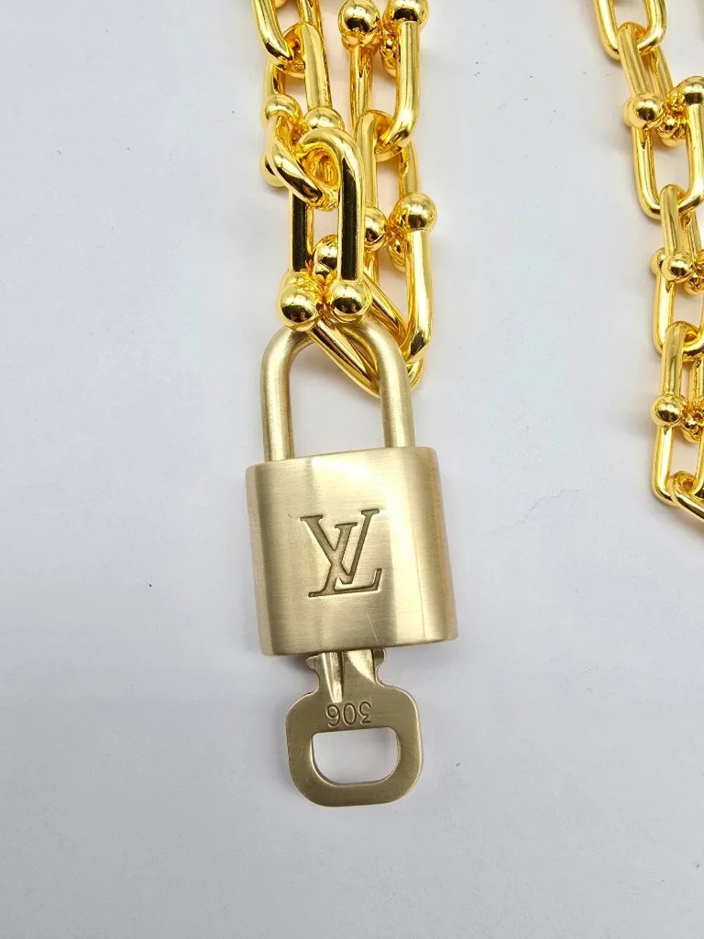 925 Pure Silver 18kPlated HorseShoe Chain w/Authentic Louis Vuitton Gold Padlock